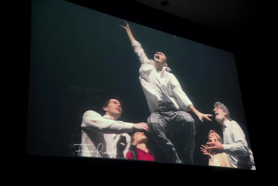 ELENCO FIRME. El logro de Ricardo Podazza, Emanuel Rodríguez, Cande Matías, Lili Juárez, Vivi Perea y Agustín Perelmut.