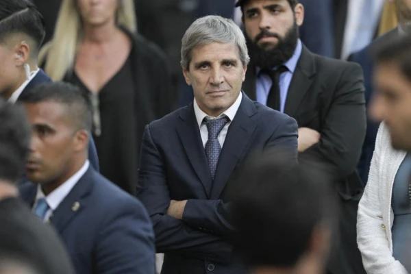 Caputo criticó al gobernador Kicillof por sumarse al paro contra las medidas de Milei