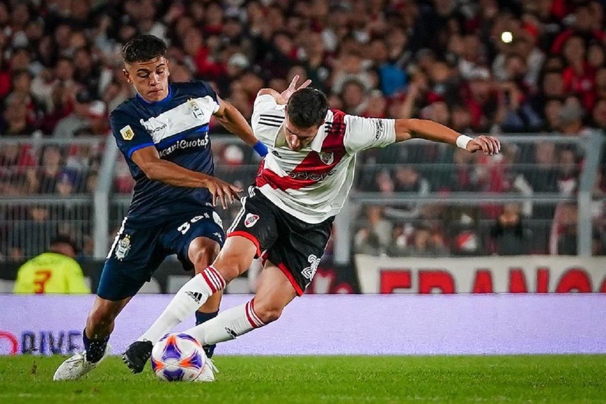 EN ACCIÓN. Tras destacarse en Reserva, Mastrángelo pudo sumar minutos con el plantel profesional. 