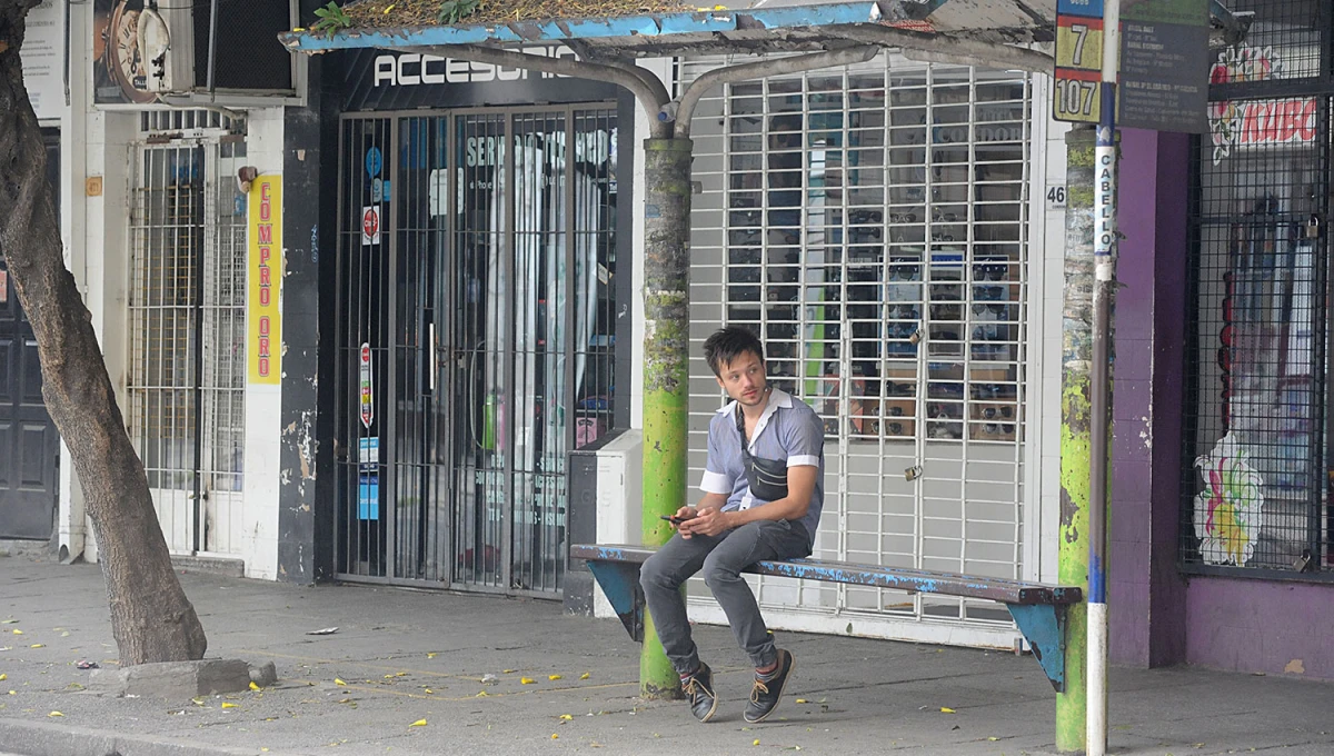 CÁLIDA Y LLUVIOSA. Desde el SMN anuncian el incremento de la temperatura, pero en una jornada muy húmeda y con posibles tormentas por la tarde.