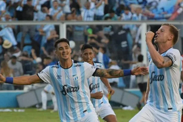 El ex Atlético que le propuso casamiento a su pareja en Año Nuevo