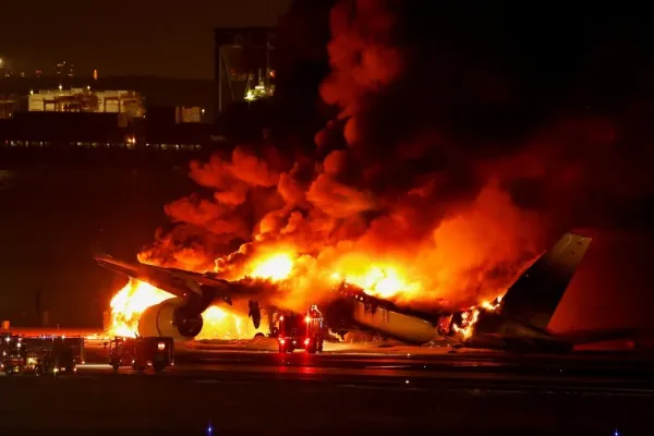 Accidente aéreo en Japón: “Era un infierno, sólo corríamos por la pista”