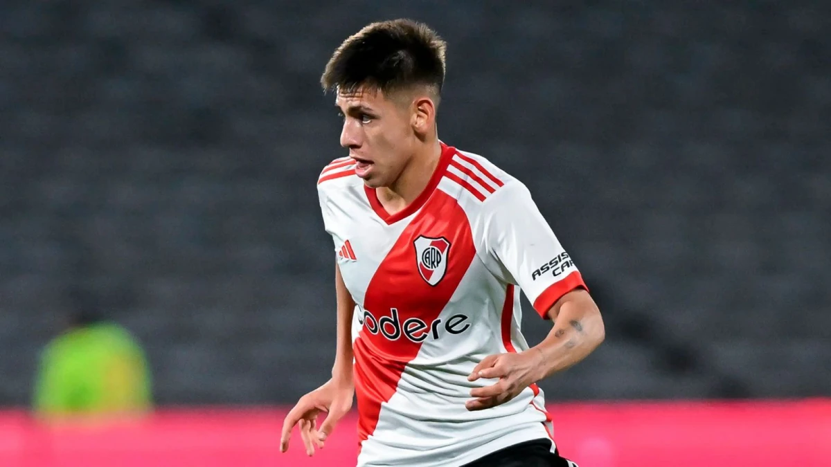 Echeverri llegó a un acuerdo con Manchester City, pero seguirá unos meses jugando para River