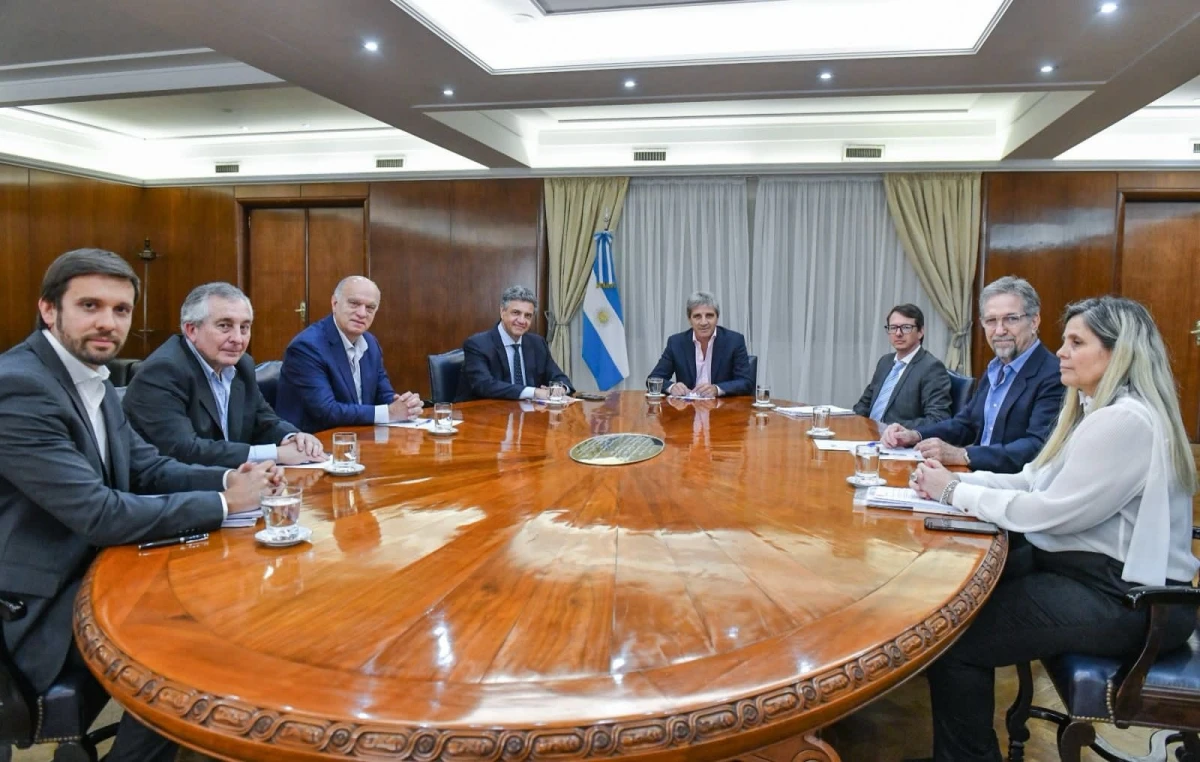 Luis Caputo y Jorge Macri mantuvieron una reunión en el Palacio de Hacienda.