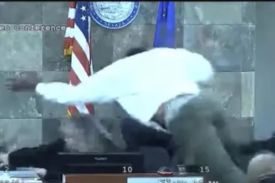 Video: violento ataque a una jueza en Las Vegas mientras dictaba sentencia