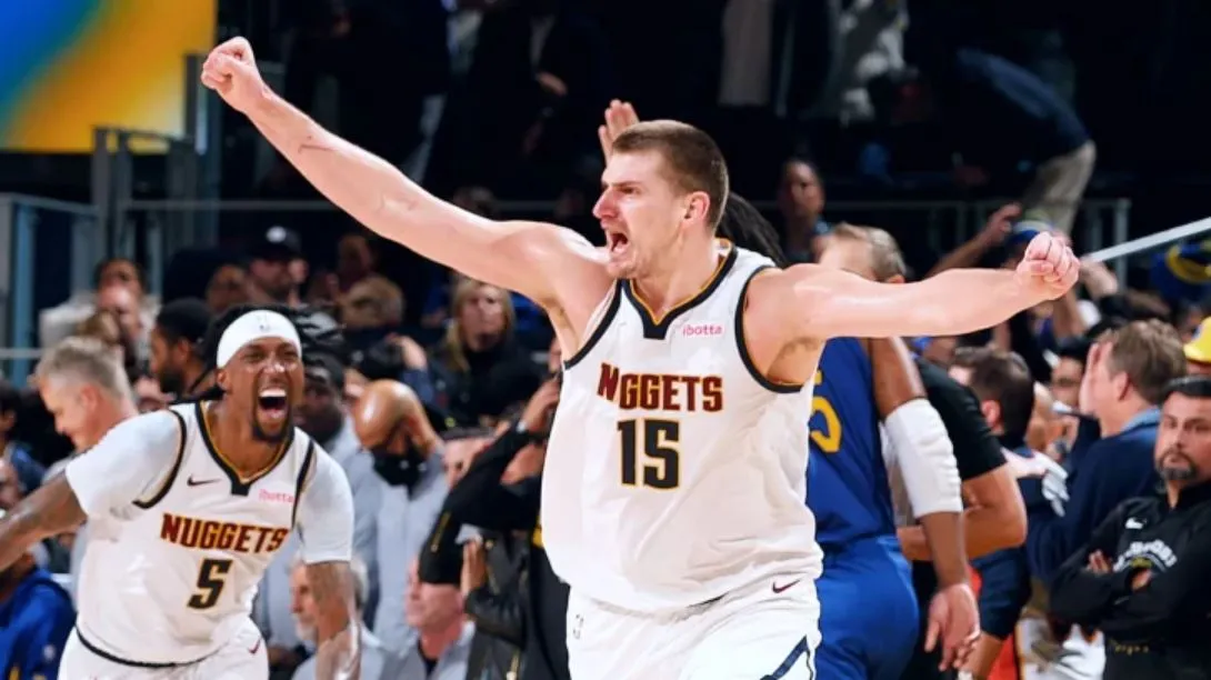 Remontada épica de los Denver Nuggets: Nikola Jokic anota un triple decisivo desde medio campo