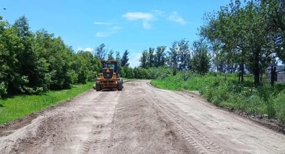 Intensifican la recuperación de los caminos en el interior de la Provincia