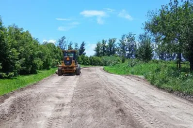 Intensifican la recuperación de los caminos en el interior de la Provincia