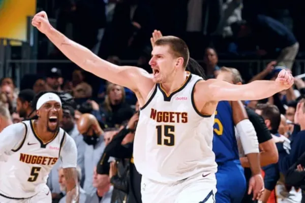 Remontada épica de los Denver Nuggets: Nikola Jokic anota un triple decisivo desde medio campo