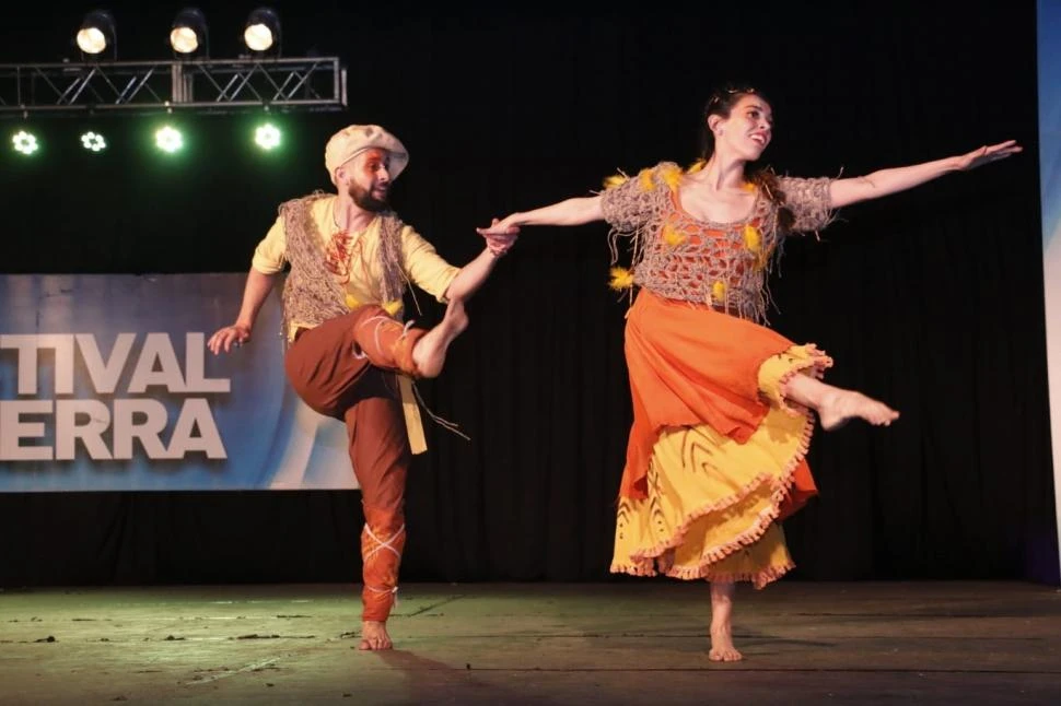 DANZA ESTILIZADA. Jimena Barraza y Sergio Alvero viven en Buenos Aires.