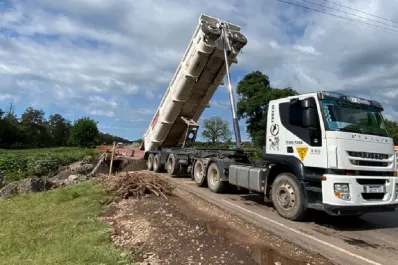 Dónde se realizan los trabajos de recuperación de caminos en el interior tucumano