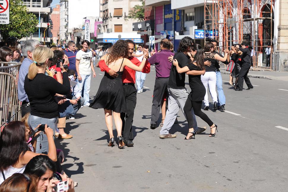 PISTA ABIERTA. Vuelve hoy la milonga popular de plaza Urquiza. la gaceta / foto de ANALIA JARAMILLO