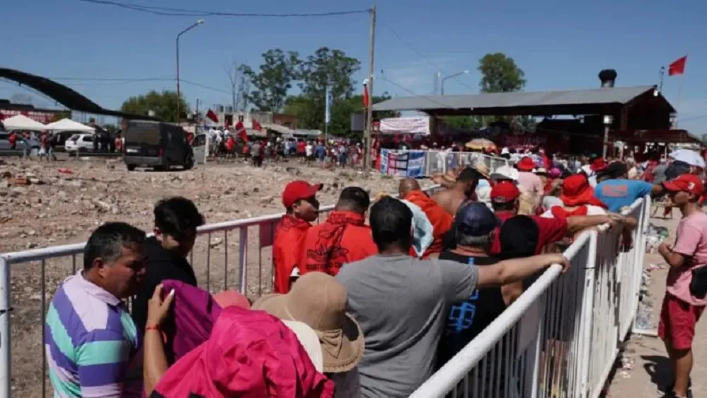 Como cada año, la celebración del día del Gauchito Gil congrega a miles de fieles en el Santuario ubicado a la vera del km 102, de la Ruta Nacional Nº123.
