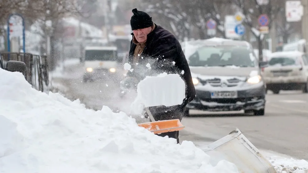 Las grandes nevadas causan estragos en ciudades del centro de Europa. (Foto AFP)