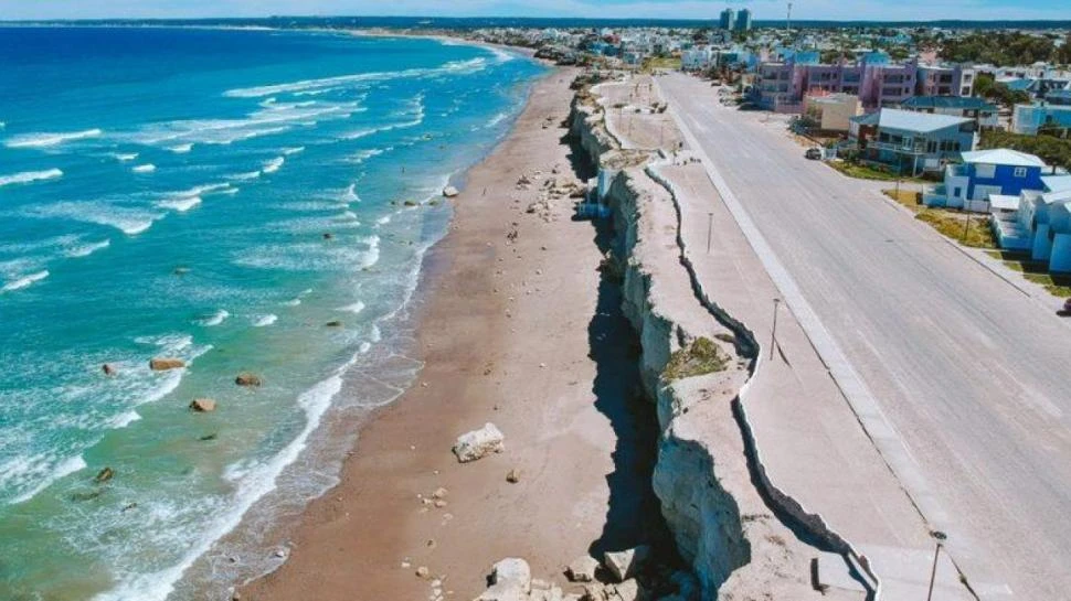 10 KILÓMETROS DE COSTA. En Las Grutas las aguas son transparentes y las playas ofrecen una arena clara y muy fina, para disfrutar a pleno.