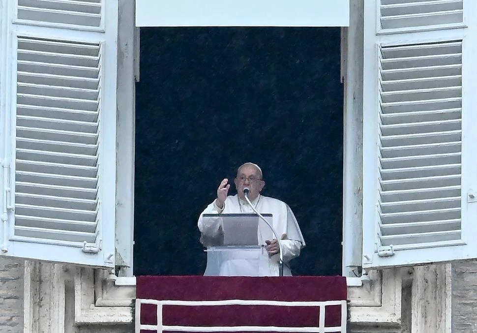 EN EL VATICANO. “Se ofende gravemente la dignidad de la mujer y del niño”, manifestó Bergoglio. afp