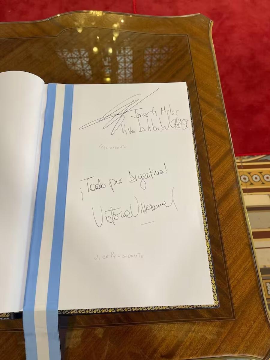 Qué dice la firma de Javier Milei sobre su personalidad