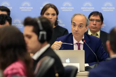 El secretario de Educación anunció cambios en la ley ómnibus y descartó el sistema de voucher