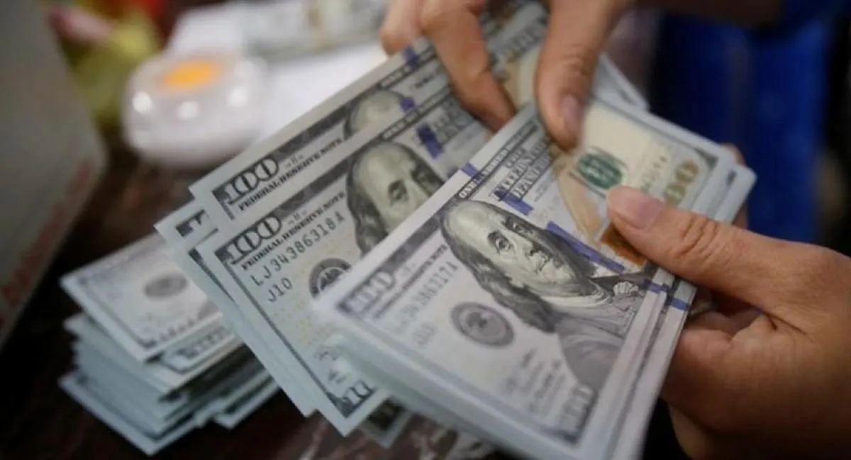 El dólar blue finalizó a $1.120 y subió $95 durante la semana