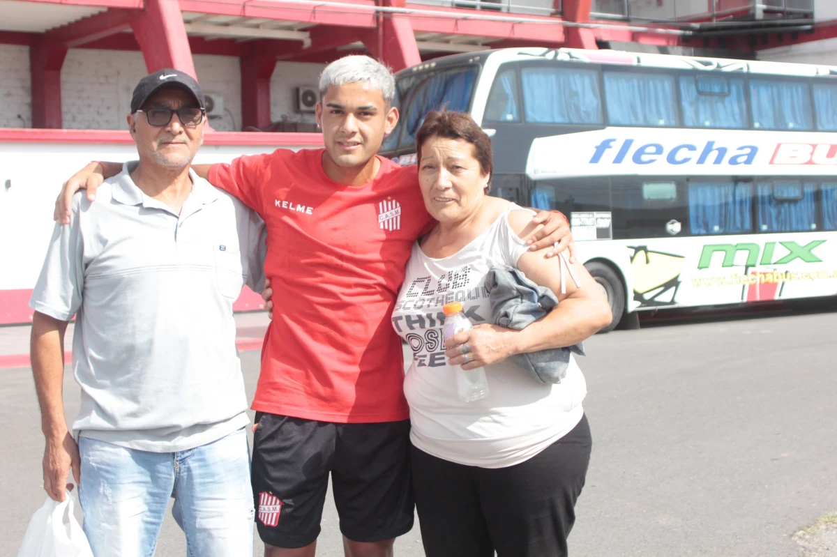 Cisnero reconoce que sus padres fueron fundamentales para dedicarse al fútbol como profesión.