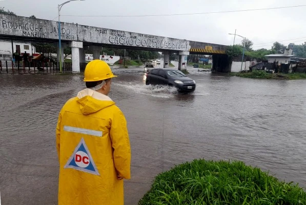 CONTROL. Defensa Civil prestó servicio en 24 puntos de la ciudad. prensa municipalidad
