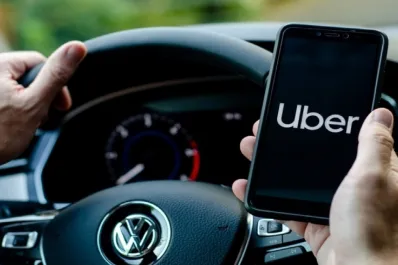 Una joven trans asaltó a un chofer de Uber en avenida Roca y Constitución