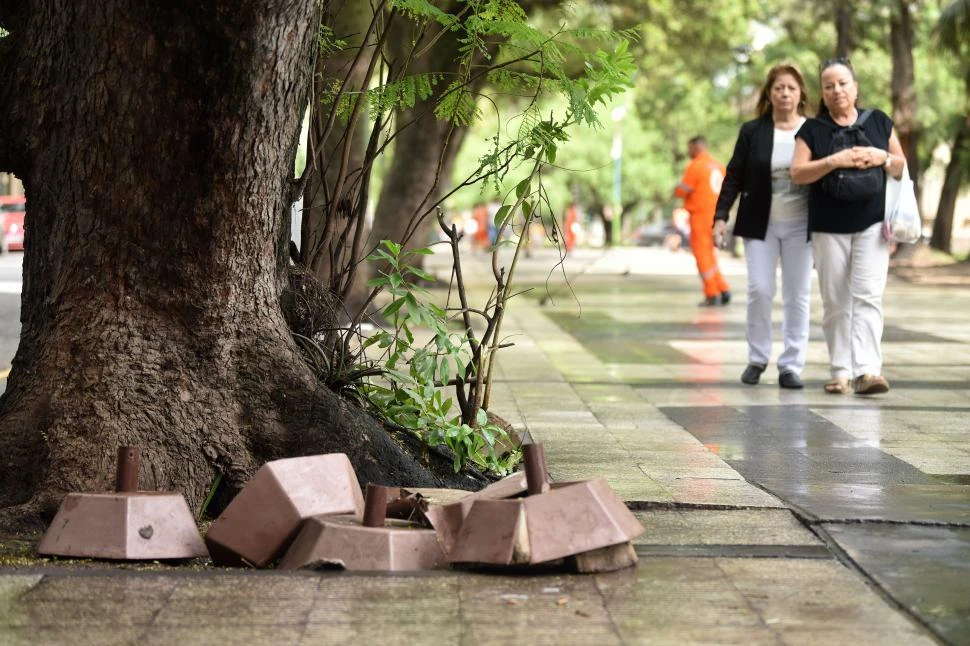 CRUCE. Algunos vecinos avalan la decisión; otros la rechazan.