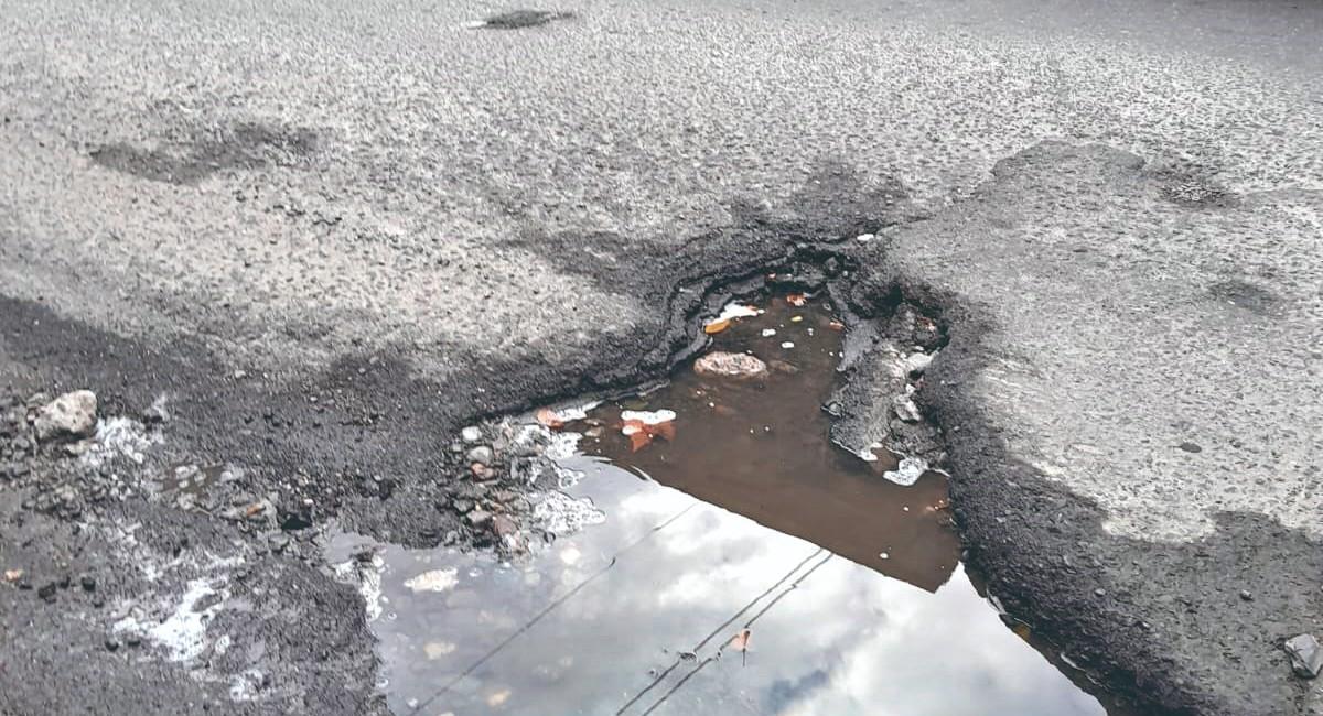 LA GACETA en WhatsApp: baches, líquidos cloacales, matorrales y falta de iluminación