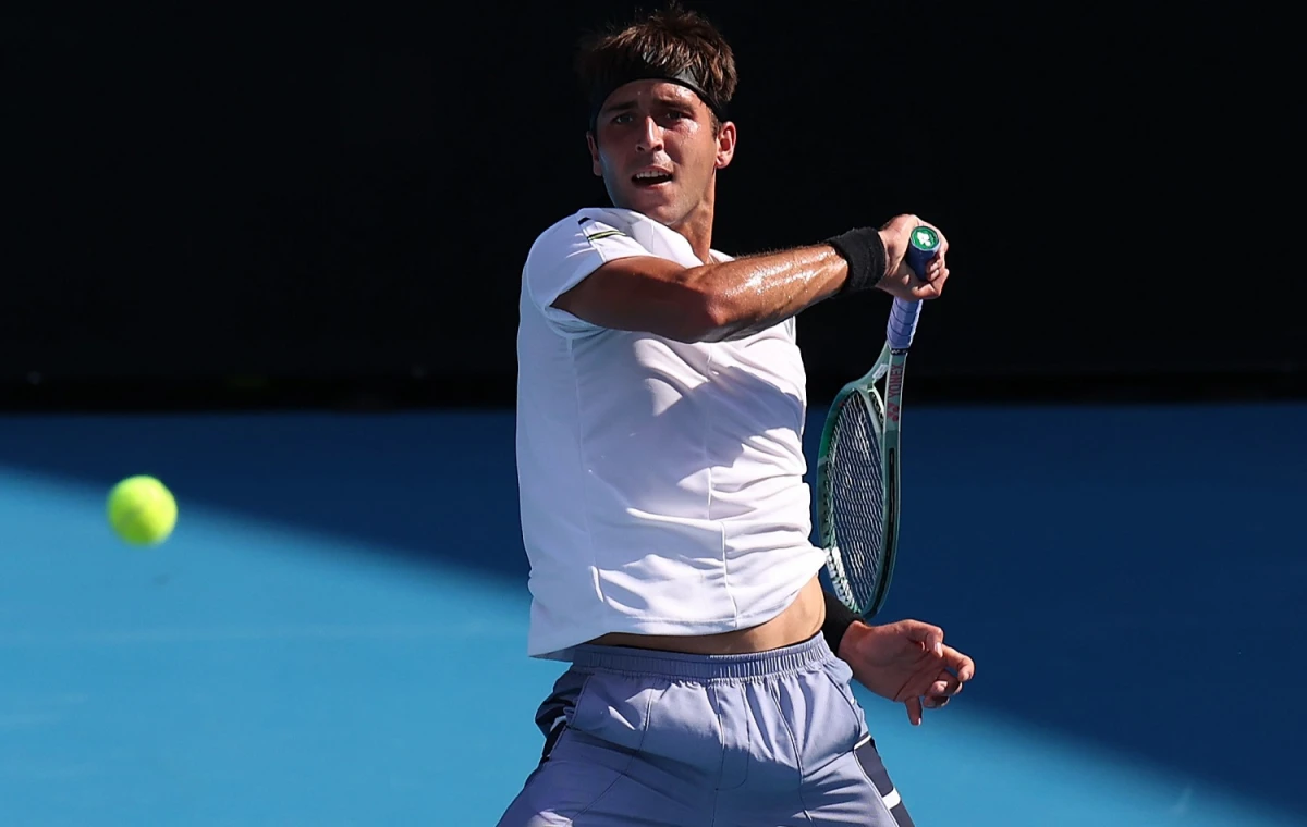 SÓLIDO. Tomás Etcheverry no tuvo mayores inconvenientos para ganarle a Andy Murray. FOTO TOMADA DE TWITTER.COM/AUSTRALIAOPEN