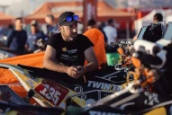 Tristeza por el fallecimiento del piloto español que se accidentó en la segunda etapa del Dakar