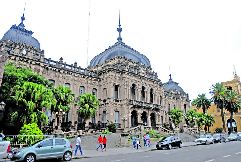 DINERO. Justo durante el año electoral, Tucumán resignó la cantidad de ayuda económica que viene de la Nación. la gaceta / foto de Maria Silvia Granara