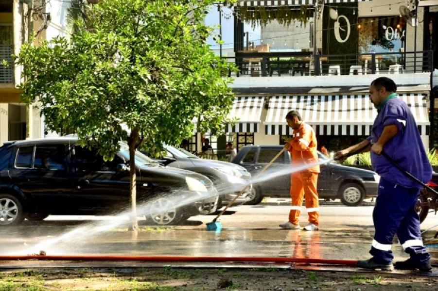 Nuevos espacios públicos recuperados: se liberaron las veredas de la plaza San Martín