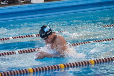 Con 17 años, un nadador tucumano ya logró un podio nacional y sueña con llegar a la Selección
