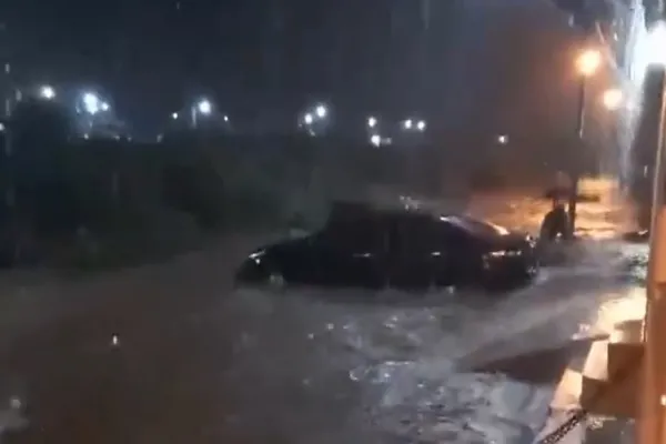 Temporal en Jujuy: el agua arrastró autos y ocasionó destrozos