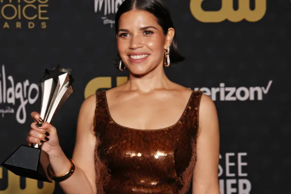 Critics Choice: quién es America Ferrera, la actriz de Barbie que fue premiada por su labor feminista