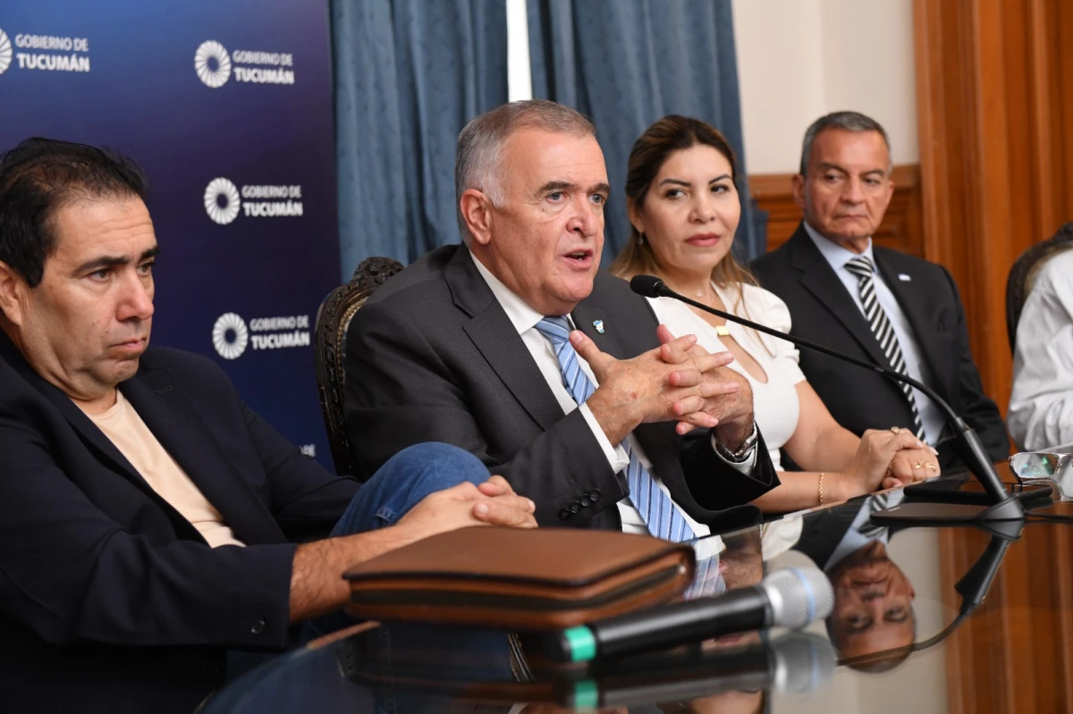 GOBERNADOR. Osvaldo Jaldo, en una rueda de prensa. Foto de Comunicación Pública