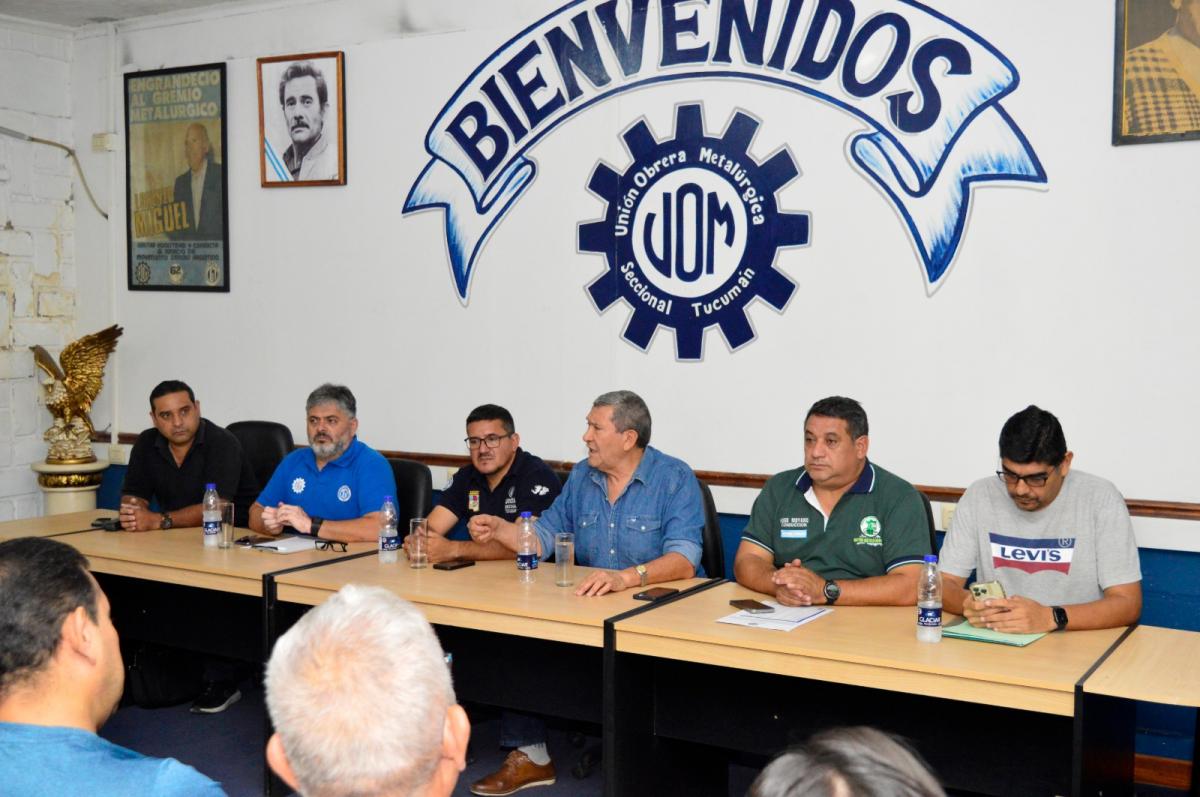 EN PLENARIO. Referentes gremiales reunidos en la UOM acordaron marchar en Tucumán, en el marco del paro convocado a nivel nacional por la CGT. 