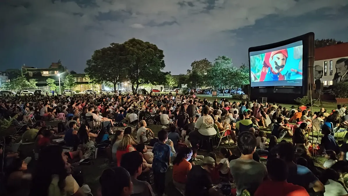 El Cine bajo las Estrellas convocó a una multitud en Yerba Buena