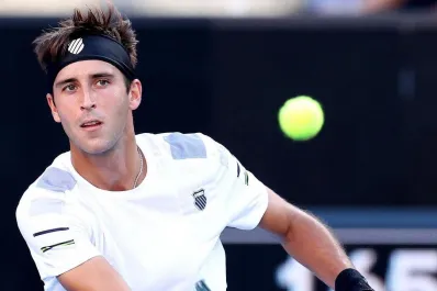 Tomás Etcheverry dio pelea, pero no pudo con Djokovic en el Abierto de Australia