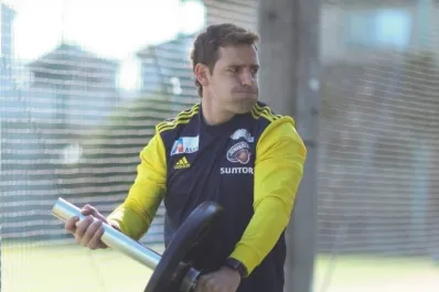 Nicolás Sánchez sale a la cancha en Japón