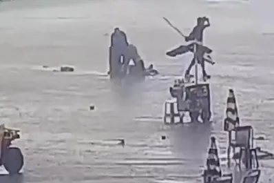 Brasil: una mujer murió al ser alcanzada por un rayo en la playa