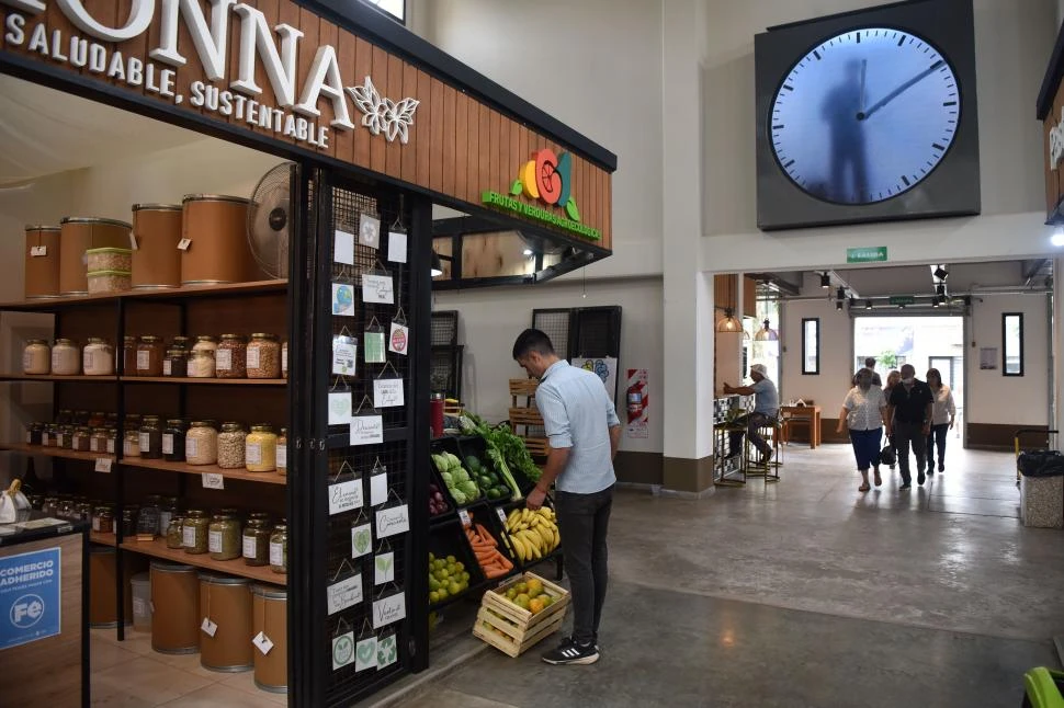 POR LOS PUESTOS. La imagen de “Fe” puede observarse en los negocios vinculados con los alimentos. la gaceta / foto de Ines Quinteros Orio