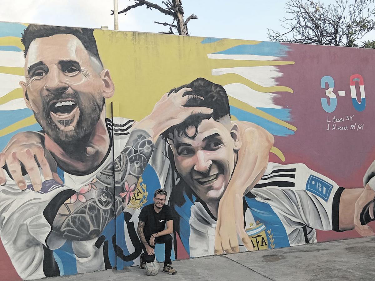 MESSI Y ÁLVAREZ. Retrato del gesto cariñoso del 