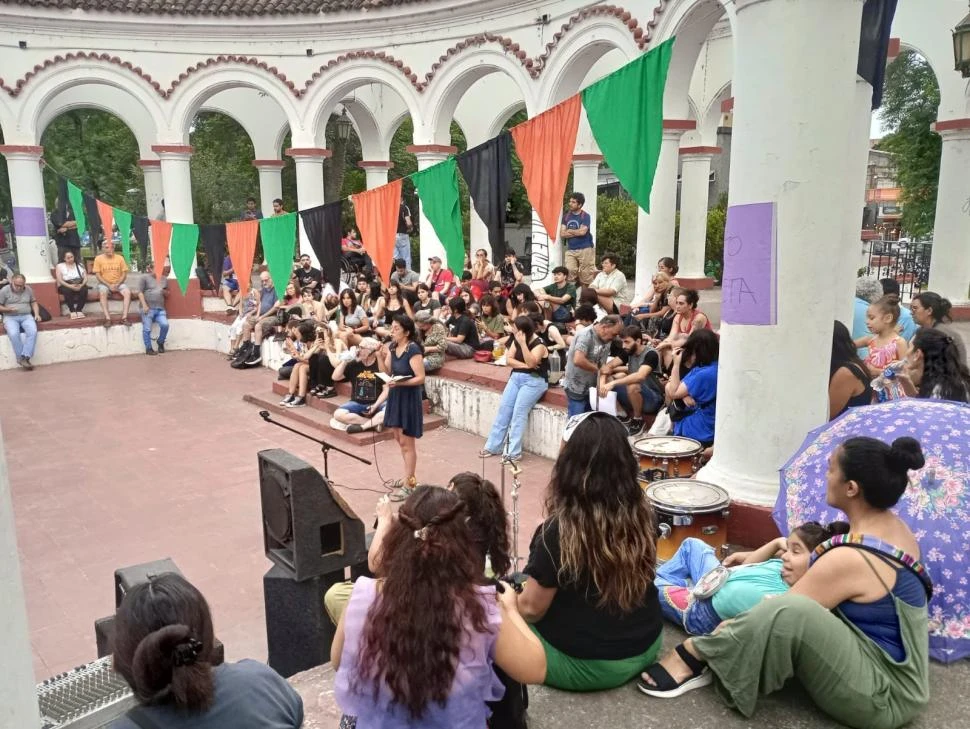 EN EL PILETÓN. El encuentro volvió a nuclear a artistas visuales, músicos, teatristas y distintas organizaciones. LA GACETA / FOTO JORGE FIGUEROA