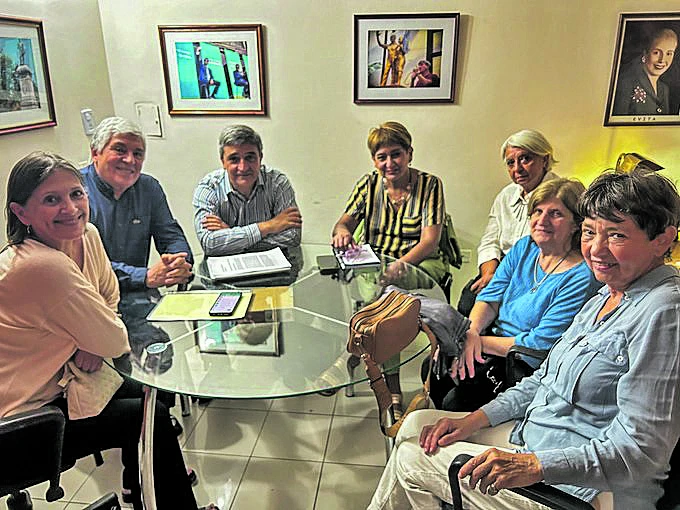 CON PABLO YEDLIN. Dirigentes de la Multpartidaria con el diputado. twitter graciela neme