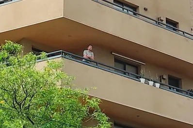 Marcha de la CGT: un hombre insultó y arrojó agua hervida a los manifestantes