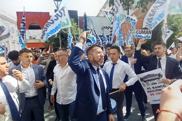 El Nación no se vende: bancarios protestaron contra las políticas del Gobierno