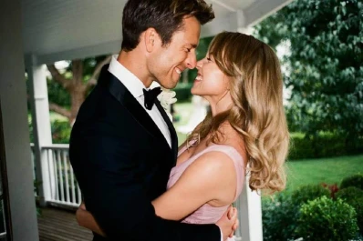 Comedia romántica durante una boda