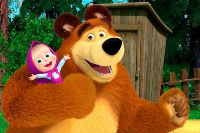 Desde Rusia llegan una niña con su oso