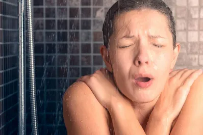 ¿Bañarse con agua fría o caliente? La ciencia definió cual es la opción más saludable